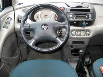 2000 Nissan Almera Pictures