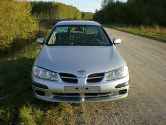 2000 Nissan Almera Photos