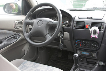 2001 Nissan Almera Wallpapers