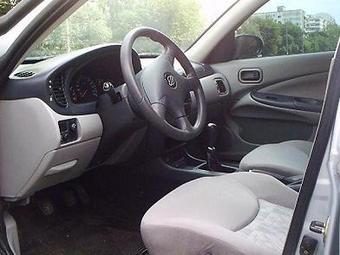 2001 Nissan Almera Photos