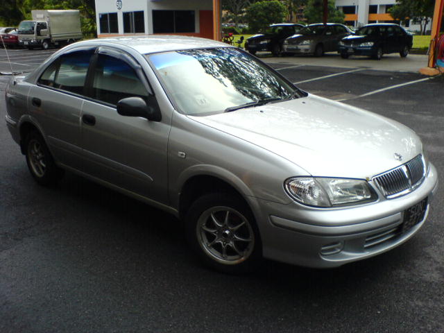 2001 Nissan Almera Photos