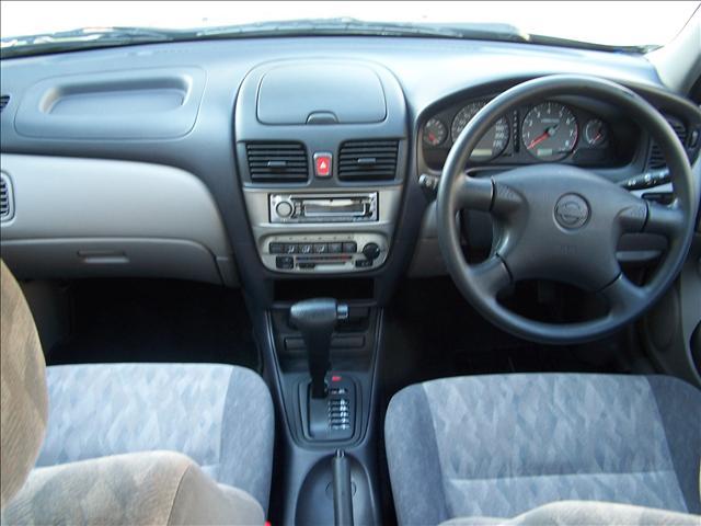 2001 Nissan Almera Photos