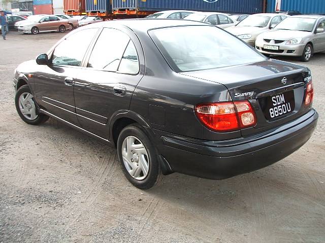 2001 Nissan Almera Photos