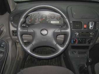 2001 Nissan Almera Photos