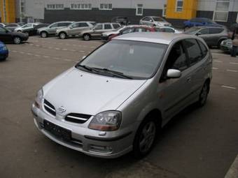 2001 Nissan Almera Pictures
