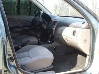 2001 Nissan Almera Photos