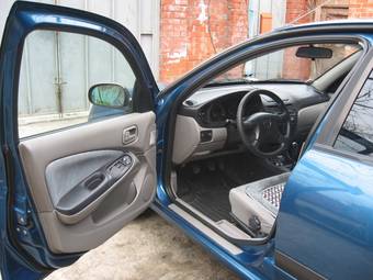 2001 Nissan Almera Photos