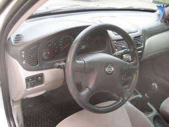 2001 Nissan Almera Photos