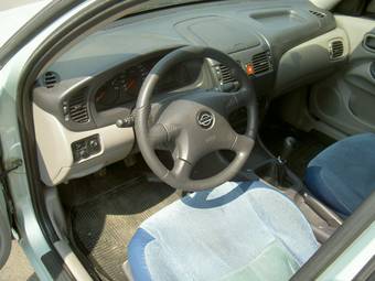 2002 Almera