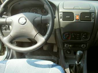 2002 Almera