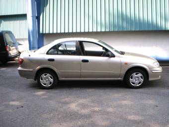 2002 Almera