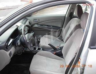 2002 Nissan Almera Pictures