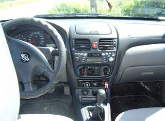 2002 Nissan Almera Photos