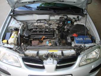 2002 Nissan Almera Images