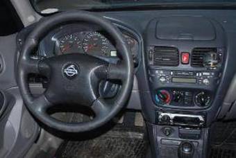 2002 Nissan Almera Photos