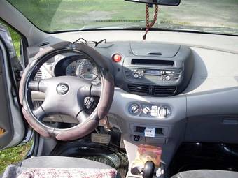 2002 Nissan Almera Photos