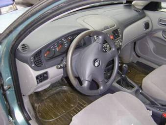 2003 Almera