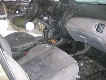 2003 Nissan Almera Pictures