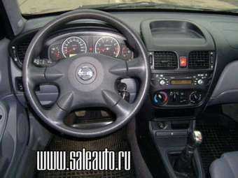 2003 Nissan Almera Pictures