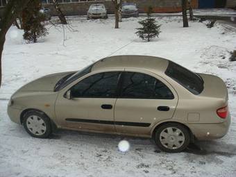 2003 Nissan Almera Photos