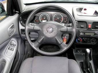 2003 Nissan Almera Images