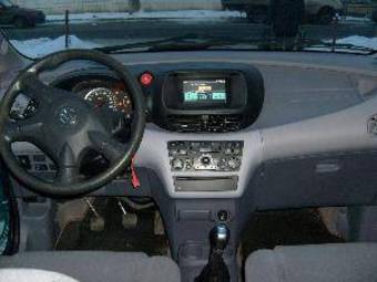 2003 Nissan Almera Pictures
