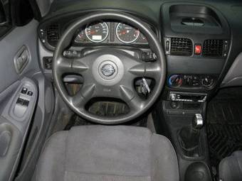 2003 Nissan Almera Pictures