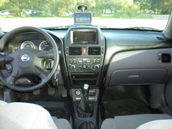 2003 Nissan Almera Photos