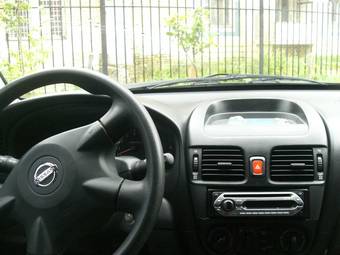 2003 Nissan Almera Photos