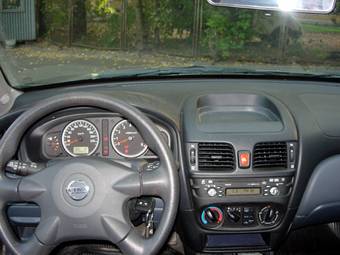 2004 Almera