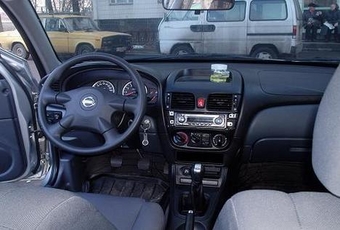 2004 Almera