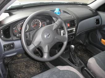 2004 Almera