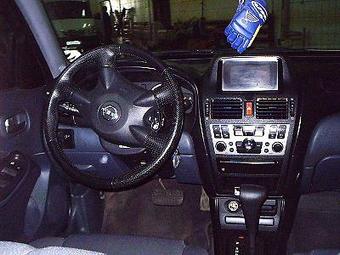 2004 Nissan Almera Photos