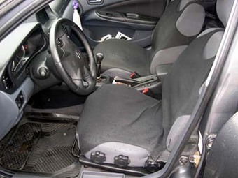 2004 Nissan Almera Photos
