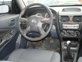 2004 Nissan Almera Pics