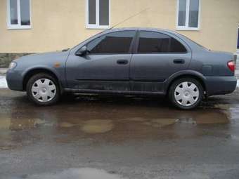 2004 Nissan Almera Images
