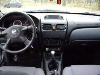 2004 Nissan Almera Pictures