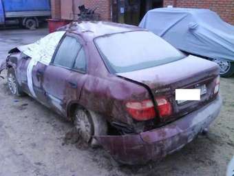 2004 Nissan Almera Pictures