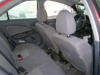 2004 Nissan Almera Images