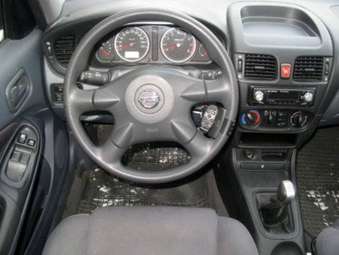2004 Nissan Almera Pictures