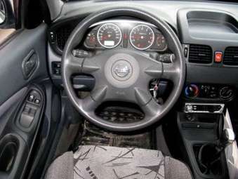 2004 Nissan Almera Pictures