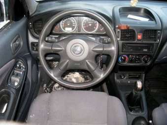 2004 Nissan Almera Pictures