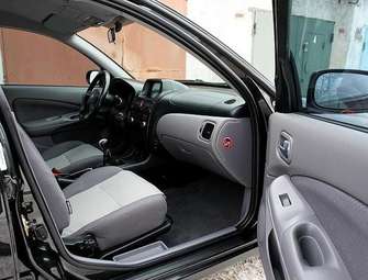 2004 Nissan Almera Pictures