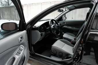 2004 Nissan Almera Pictures