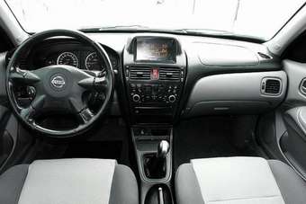 2004 Nissan Almera Photos