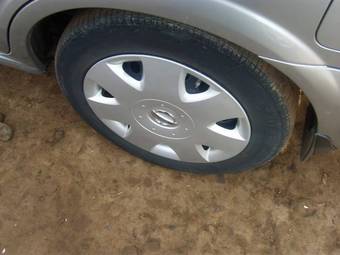 2004 Nissan Almera Pictures