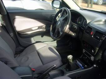 2004 Nissan Almera Photos