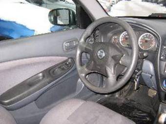 2004 Nissan Almera Photos