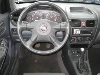 2004 Nissan Almera Photos