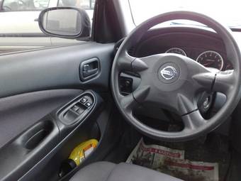 2004 Nissan Almera Photos